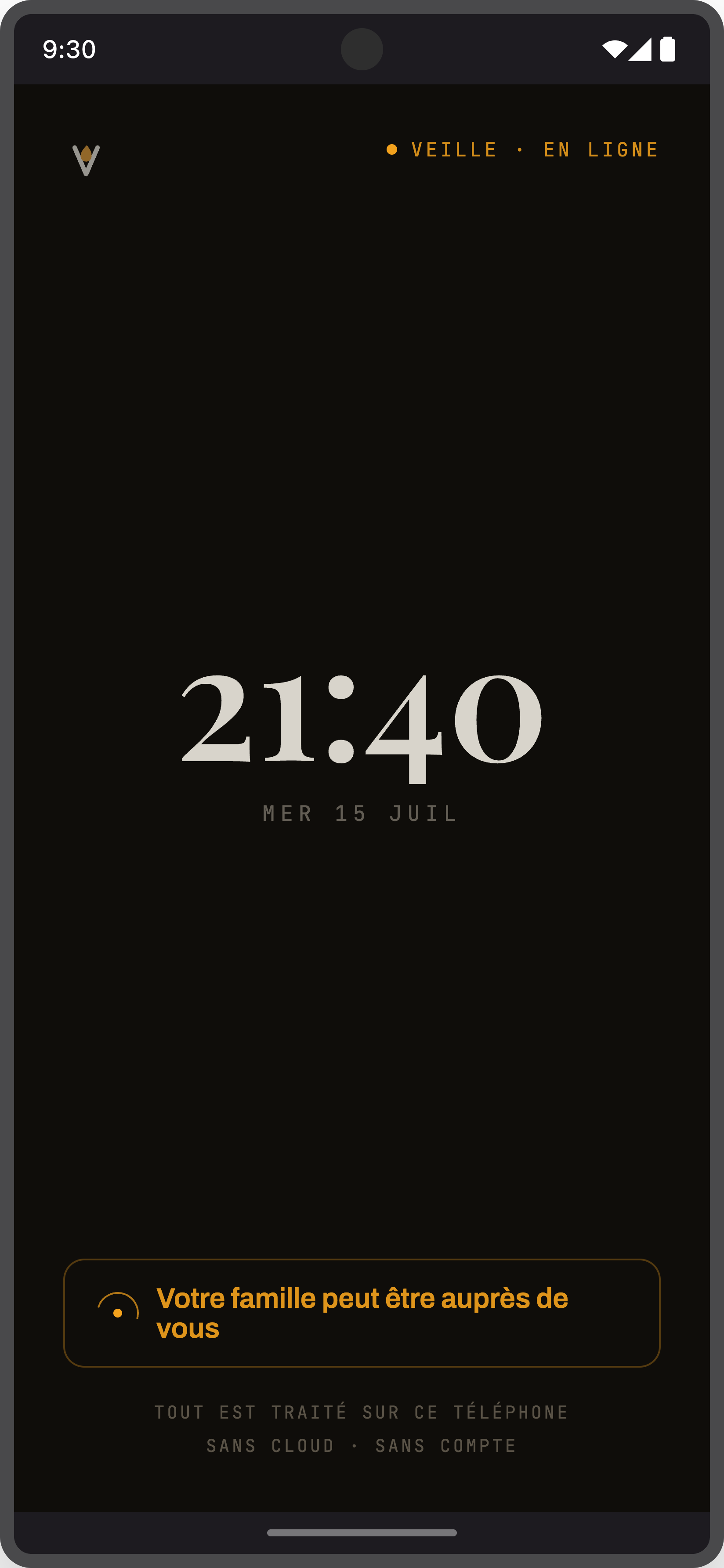 Le Gardien de Velia en mode kiosque : une horloge calme, « veille · en ligne ».